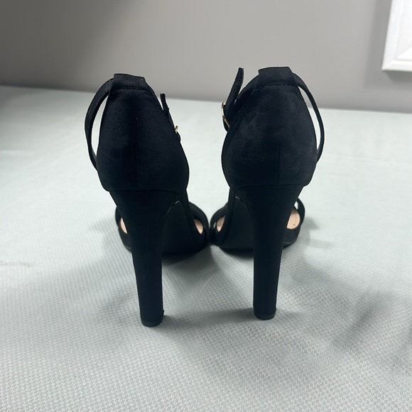 Just Fab Black Heels - Picture 2 of 3